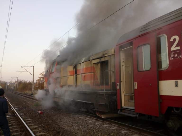 Read more about the article Locomotiva unui tren CFR a luat foc în mers