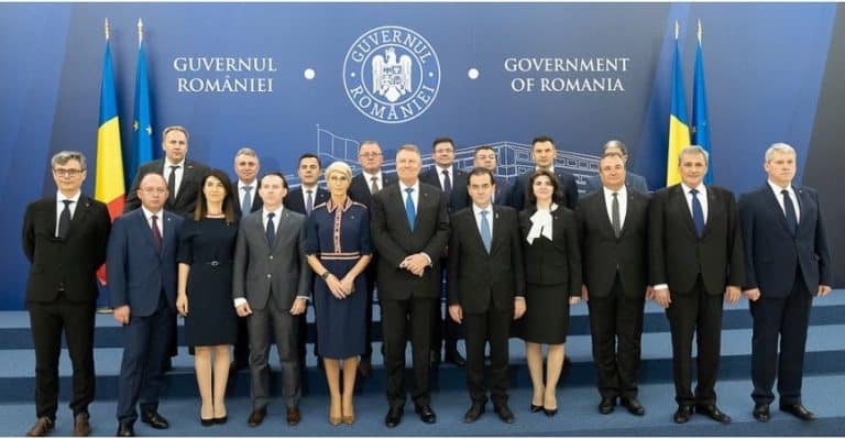 Read more about the article Guvernul râde de cetățeni: salariile politicienilor români sunt mici
