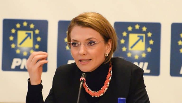 Read more about the article Alina Gorghiu: „PSD măresc salarii din gură”