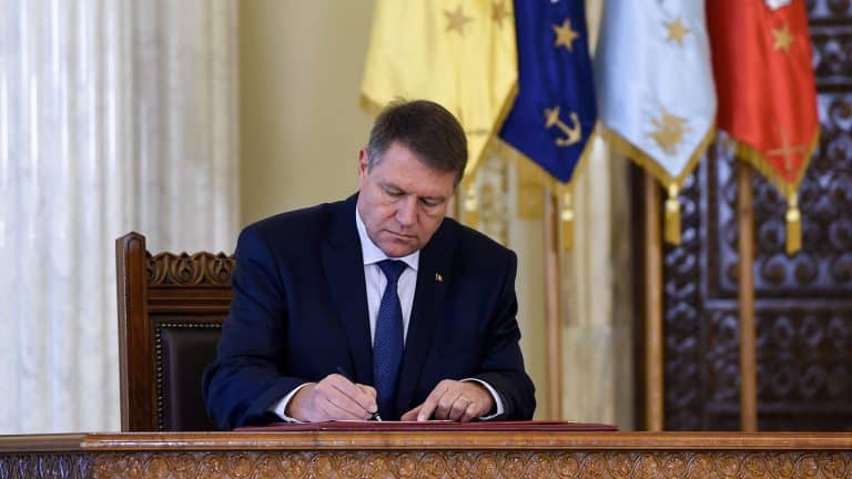 Read more about the article S-a dat bătut – Iohannis: „E posibilă amânarea deciziei privind accederea României la Schengen”